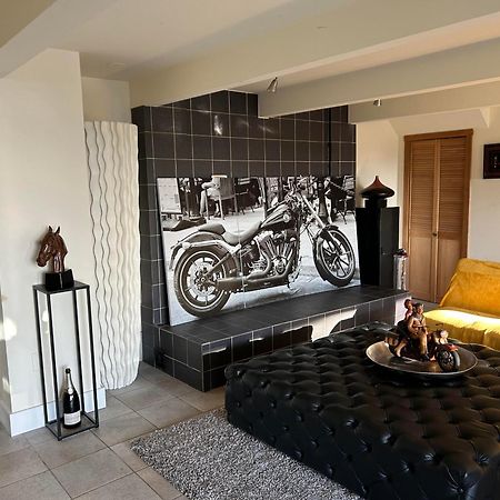 Grouse Cheerful Large Private Bedroom, Bath, Shared Deck, Pool, Hot Tub 노스밴쿠버 외부 사진