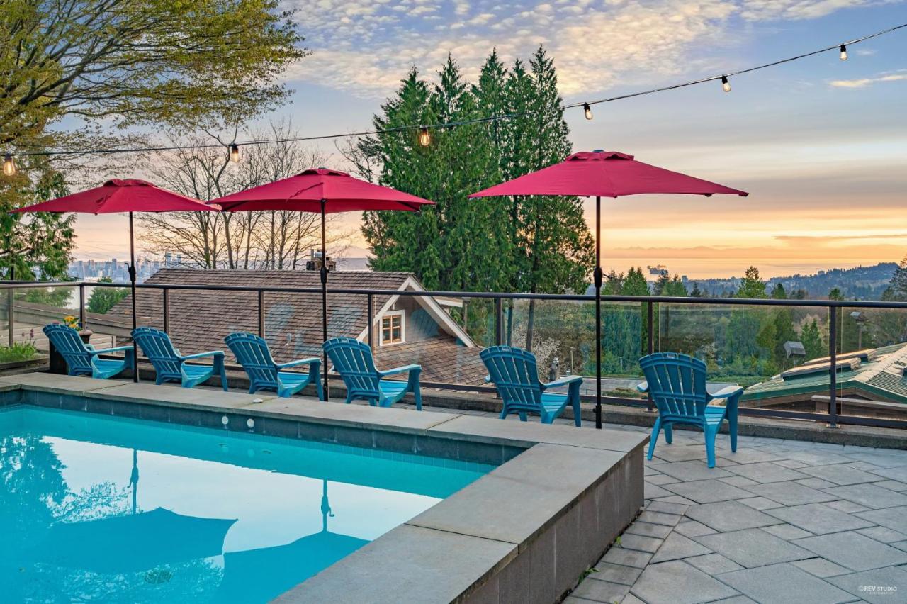Grouse Cheerful Large Private Bedroom, Bath, Shared Deck, Pool, Hot Tub 노스밴쿠버 외부 사진