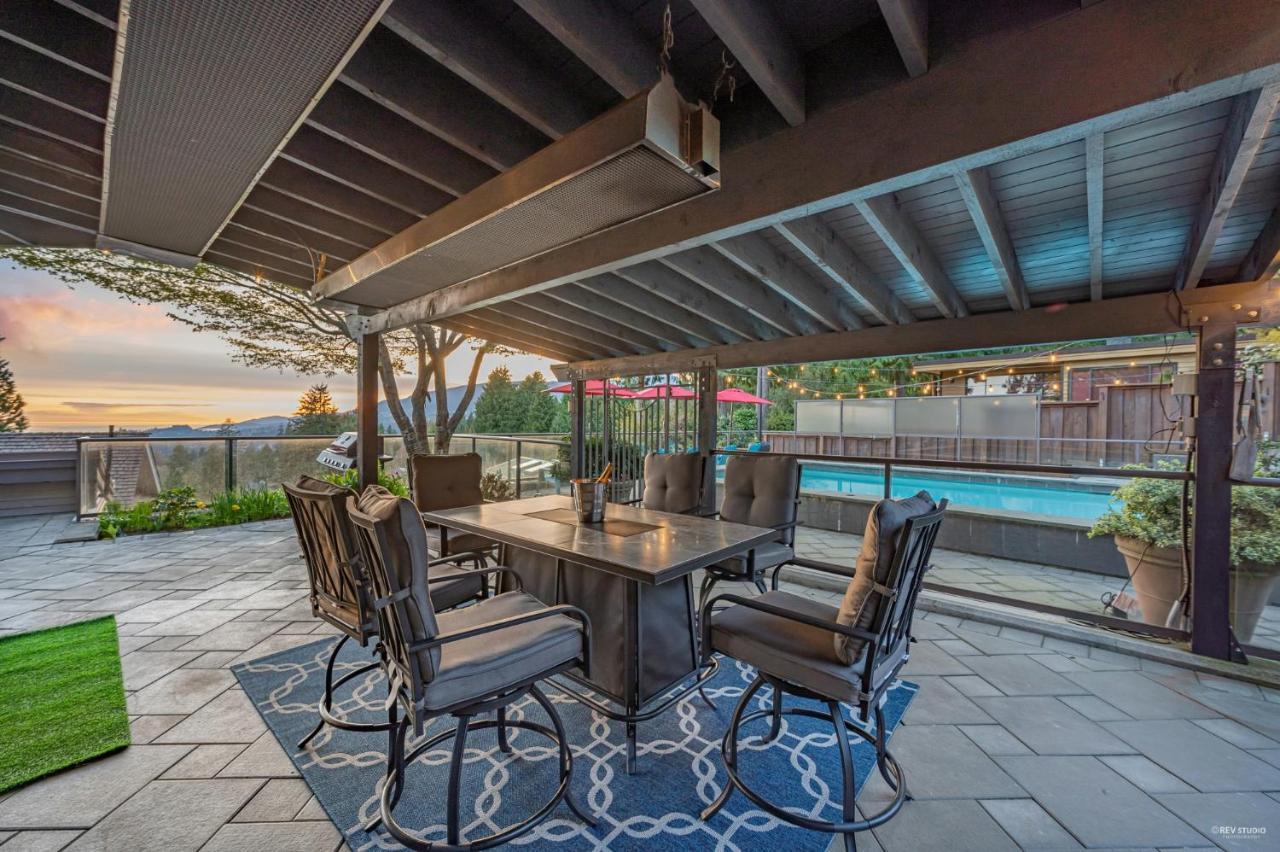Grouse Cheerful Large Private Bedroom, Bath, Shared Deck, Pool, Hot Tub 노스밴쿠버 외부 사진