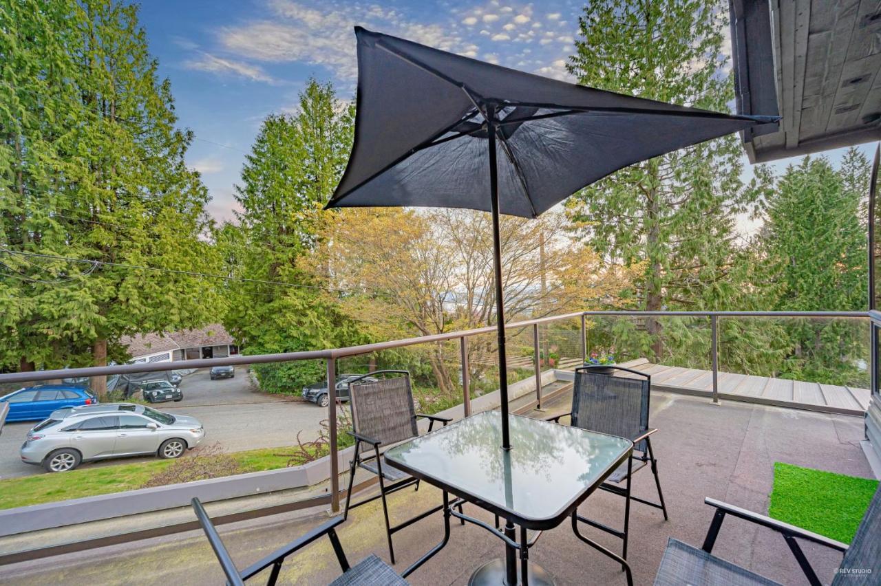 Grouse Cheerful Large Private Bedroom, Bath, Shared Deck, Pool, Hot Tub 노스밴쿠버 외부 사진