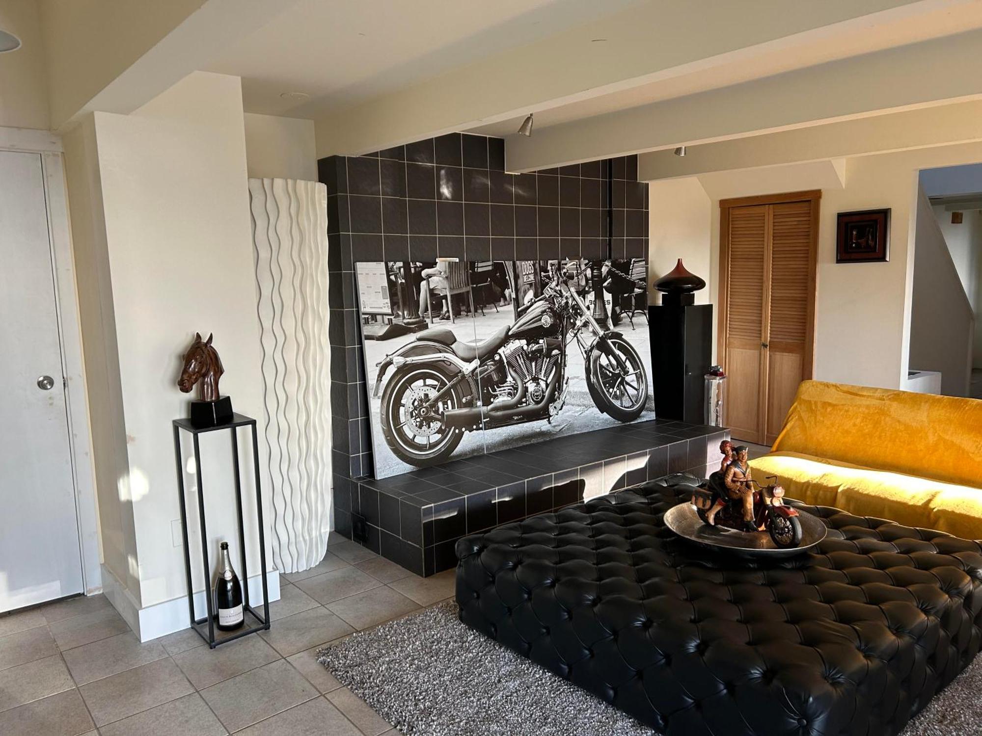 Grouse Cheerful Large Private Bedroom, Bath, Shared Deck, Pool, Hot Tub 노스밴쿠버 외부 사진