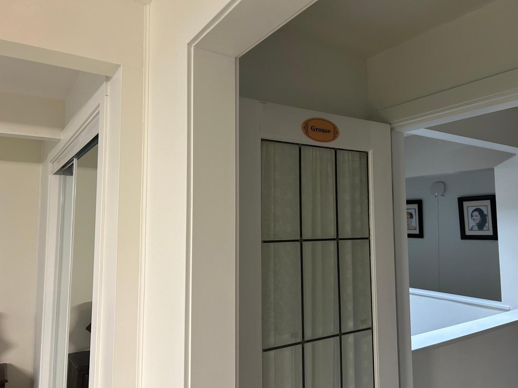Grouse Cheerful Large Private Bedroom, Bath, Shared Deck, Pool, Hot Tub 노스밴쿠버 외부 사진