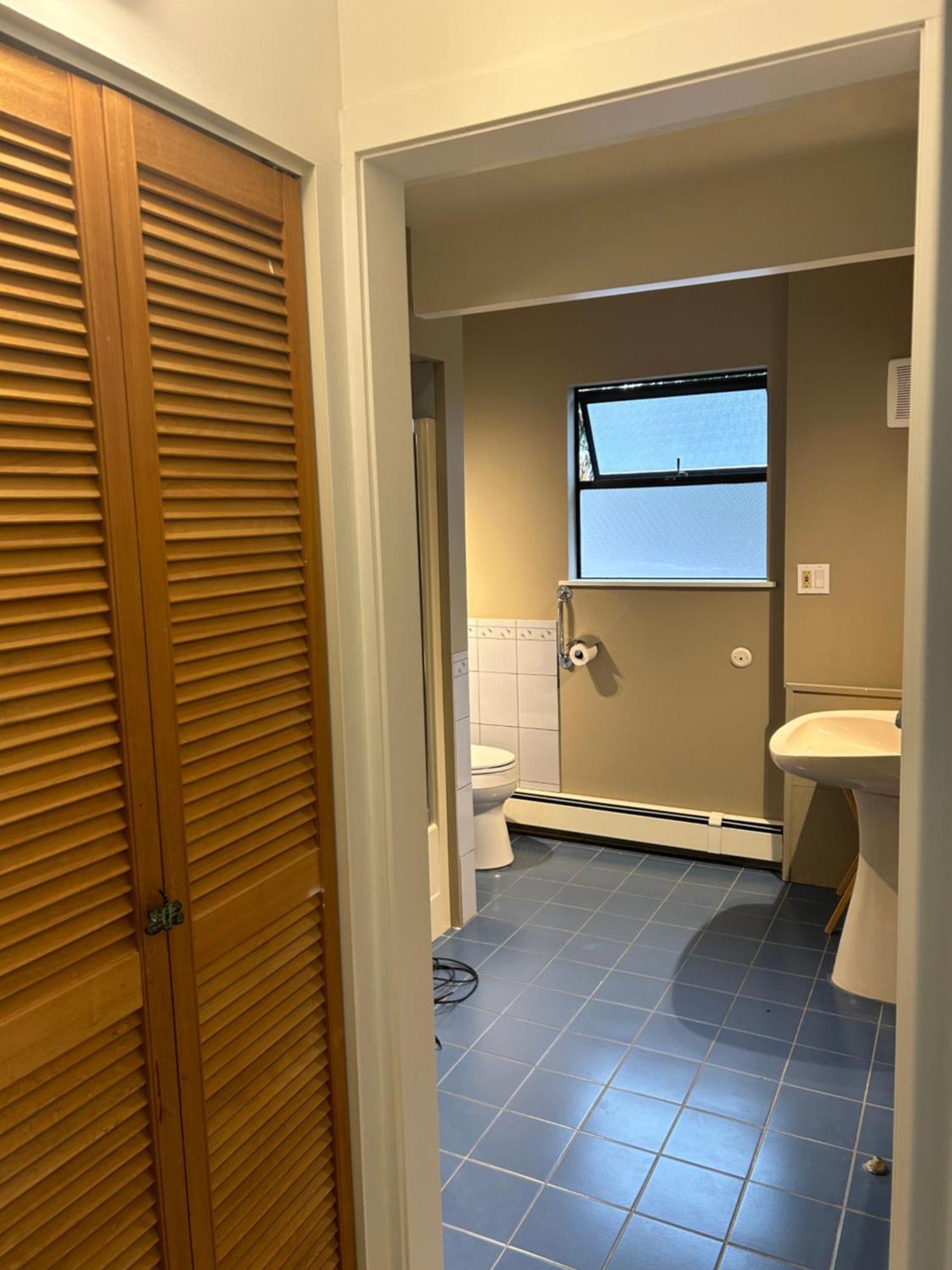 Grouse Cheerful Large Private Bedroom, Bath, Shared Deck, Pool, Hot Tub 노스밴쿠버 외부 사진