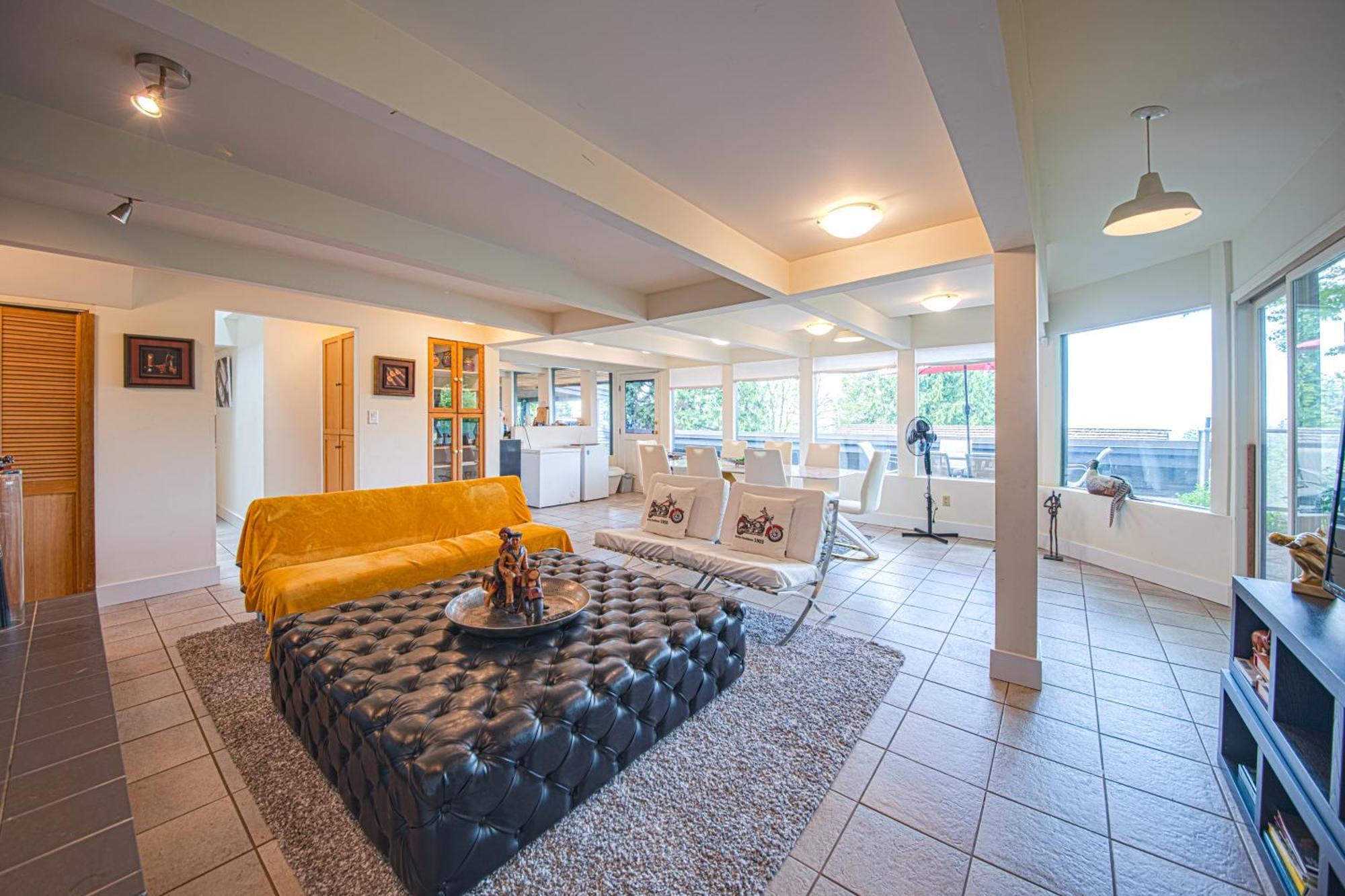 Grouse Cheerful Large Private Bedroom, Bath, Shared Deck, Pool, Hot Tub 노스밴쿠버 외부 사진