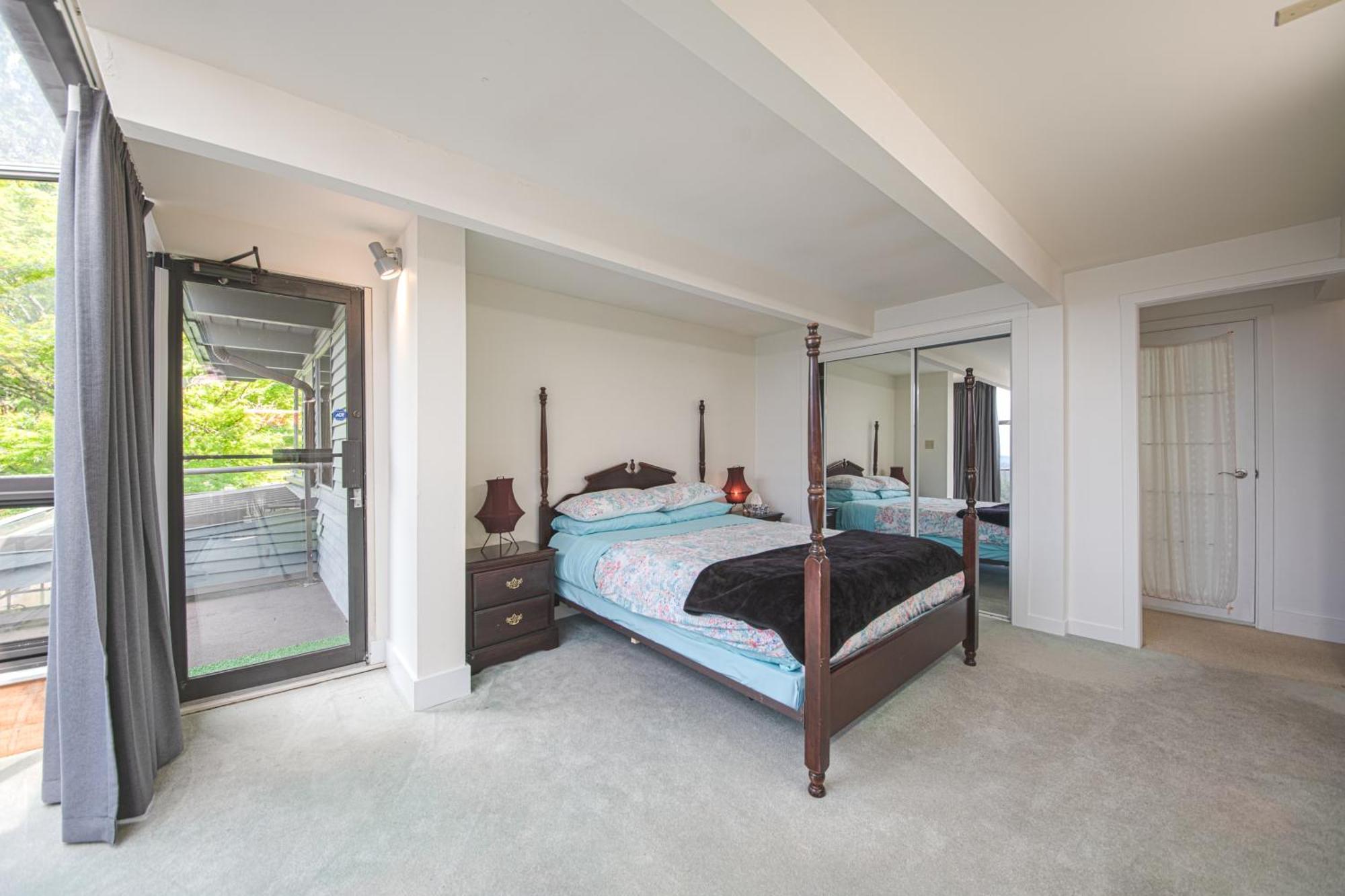 Grouse Cheerful Large Private Bedroom, Bath, Shared Deck, Pool, Hot Tub 노스밴쿠버 외부 사진